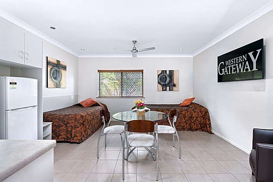 Western Gateway Motel and Apartments