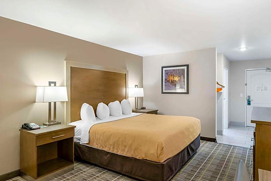 Quality Inn & Suites Carlsbad Caverns Area