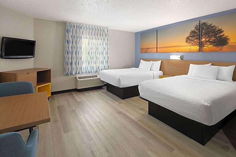 Days Inn & Suites by Wyndham Green Bay WI.