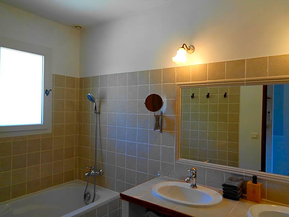 Clos des Lavandes - Chambres et Suites de charme climatisées-Luberon