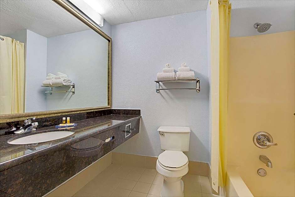 Days Inn by Wyndham Dallas Garland West