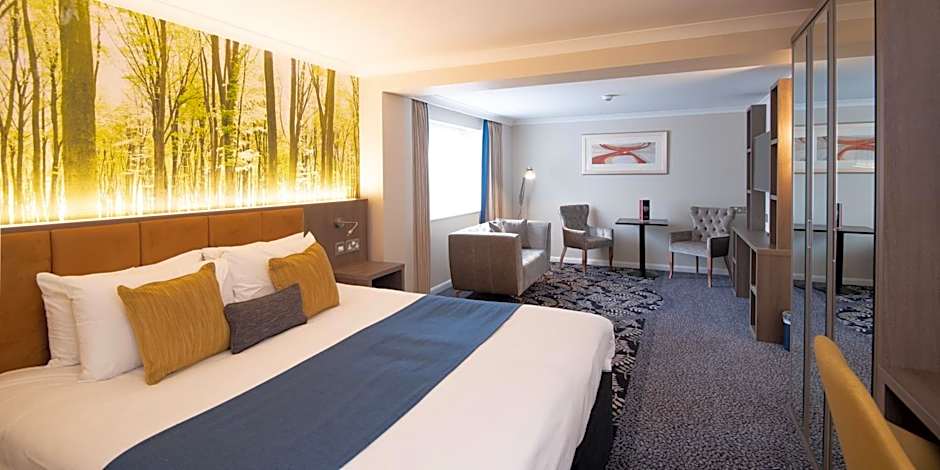 Burleigh Court Hotel and Leisure