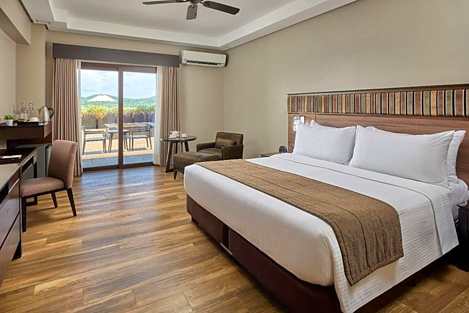 Photo 1 of 5 of 1 King Bed, Bay View