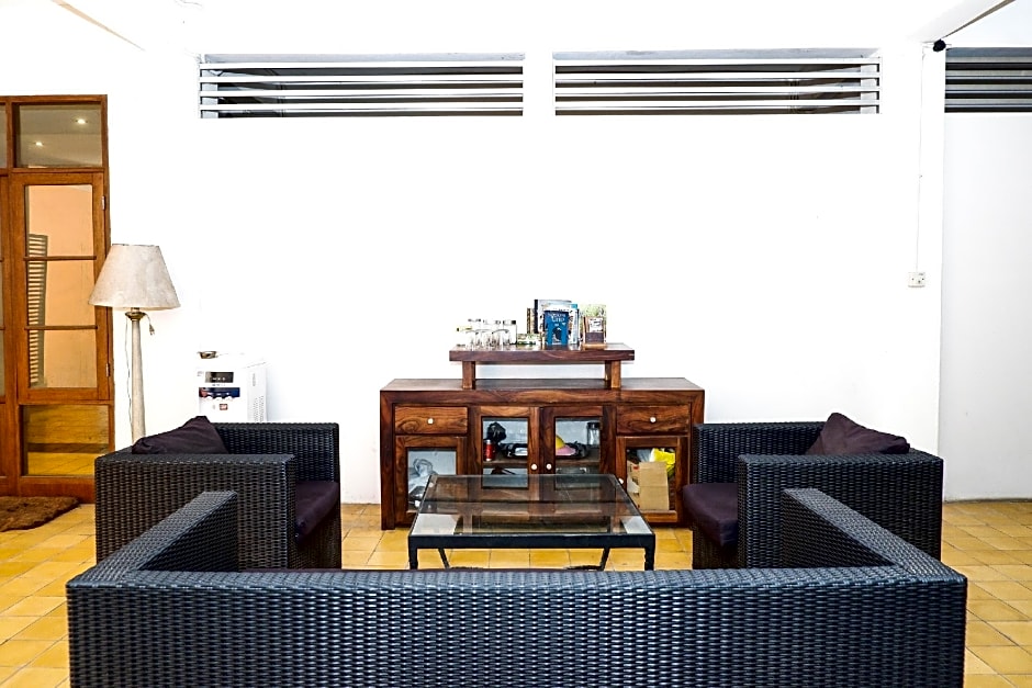 OYO 422 Achterhuis Residence