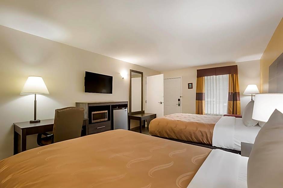 Quality Inn & Suites Greensboro near Lake Oconee