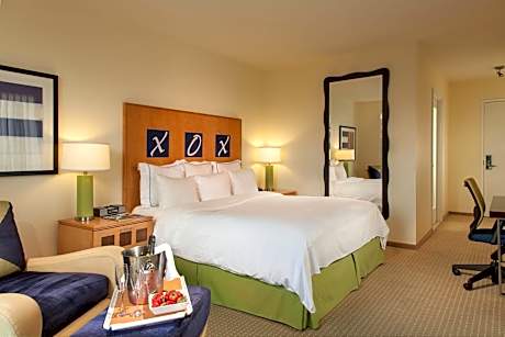 King Room with Roll-in Shower - Mobility and Hearing Accessible