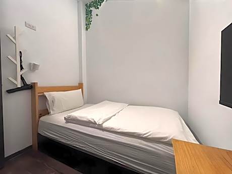 Standard Single Room with Shared Bathroom