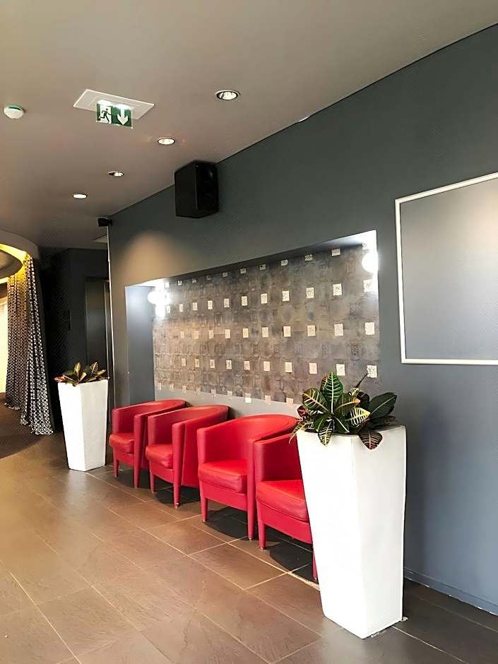 Standing Hotel Suites by Actisource