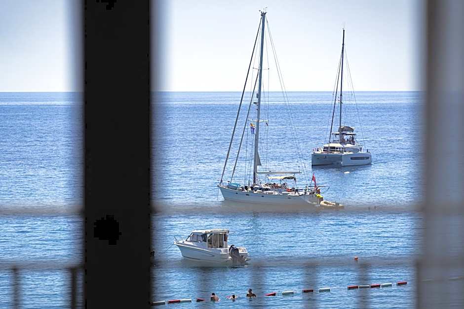 Hotel California by Aycon