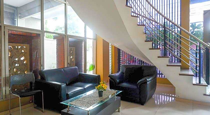 RedDoorz Plus near Amplaz Yogyakarta