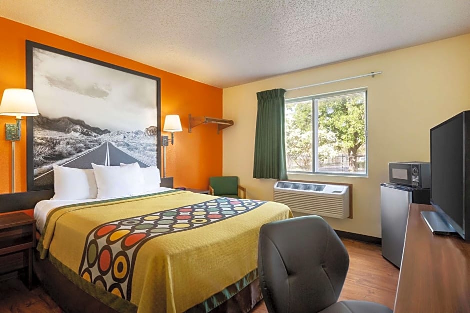 Super 8 by Wyndham Waco University Area