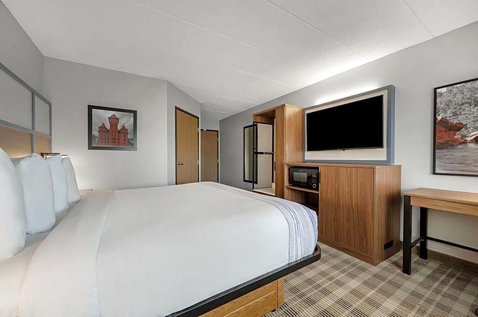 AmericInn by Wyndham Fergus Falls - Conference Center