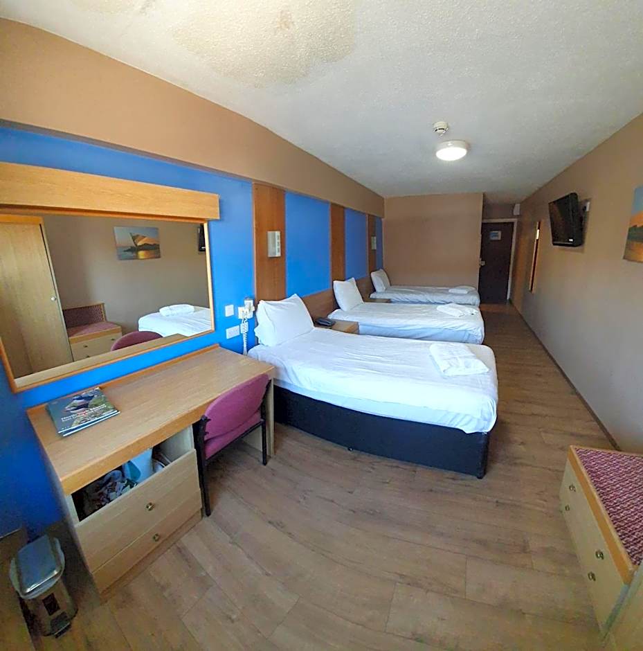 Photo 1 of 5 of Triple Room