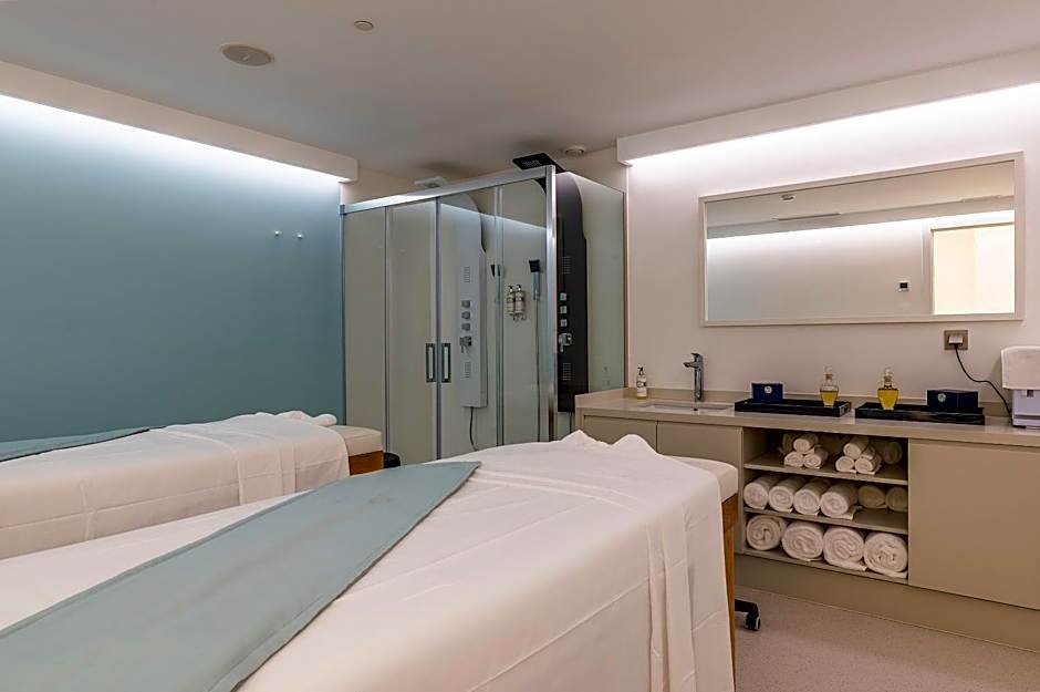 Regency Salgados Hotel and Spa