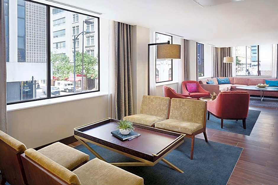 Hampton Inn By Hilton & Suites Dallas Downtown