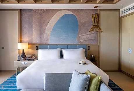 Ocean Terrace Suite with access to a private beach, 5 pools and cinema