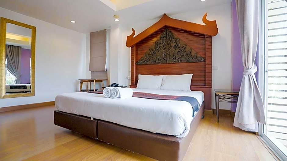 Photo 1 of 11 of Deluxe, Canal View