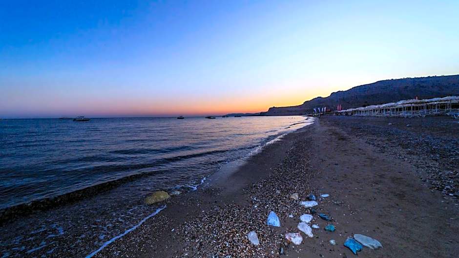 Amaryllis front beach hotel