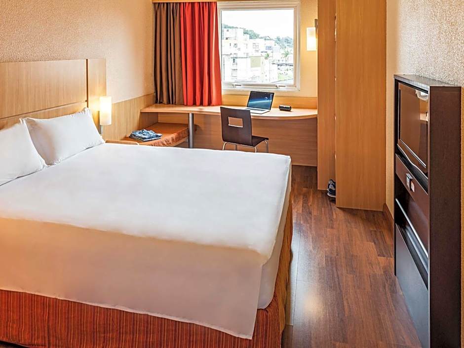 Ibis Blumenau