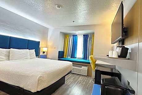 Queen Room - Non-Smoking