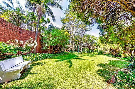 Amper Bo Guest House