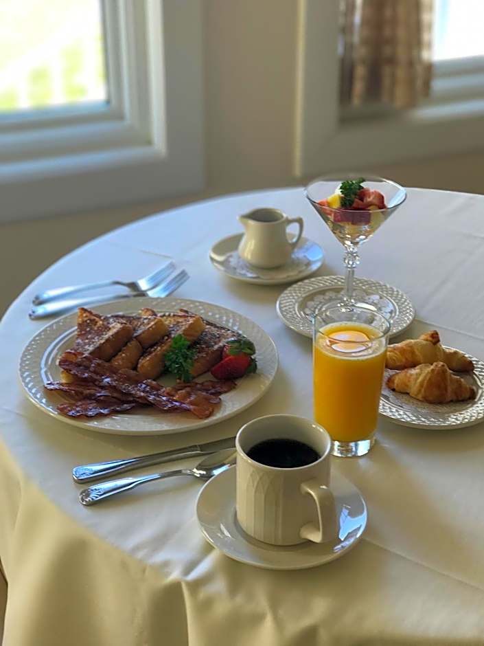 The Oaks Waterfront Hotel