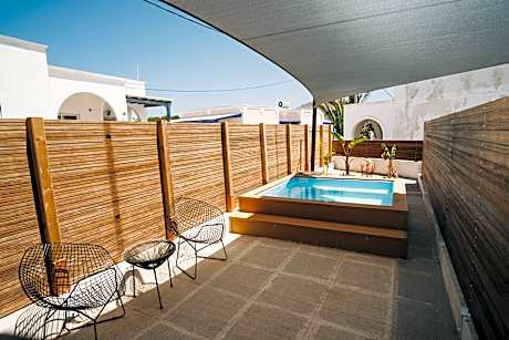 Deluxe Suite with Outdoor Hot Tub