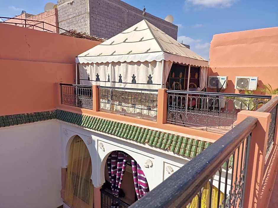 Riad Davina