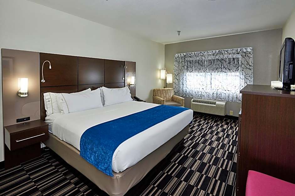 Holiday Inn Express & Suites Birmingham South - Pelham By IHG