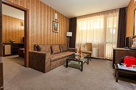 One-Bedroom Suite with Balcony