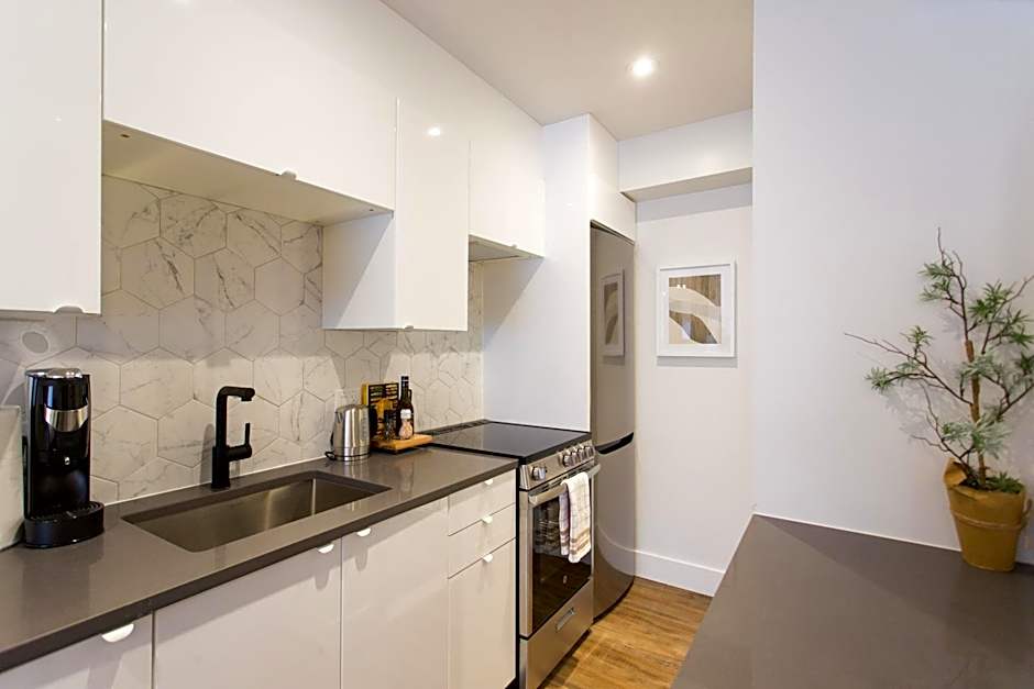 Romantic Studio in the Heart of Little Italy by Den Stays