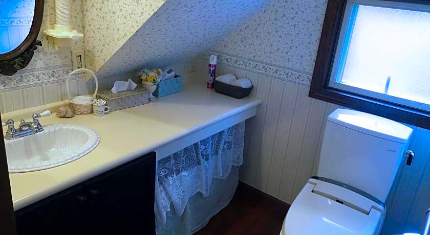 Iza Kamakura Guest House And Bar