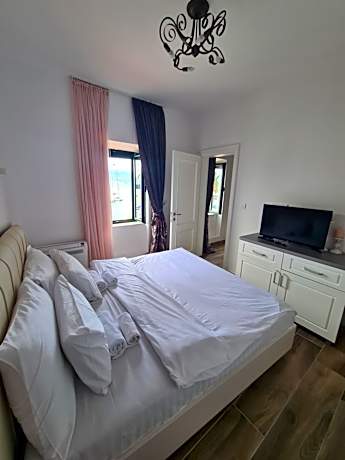 Deluxe Queen Room with Two Queen Beds