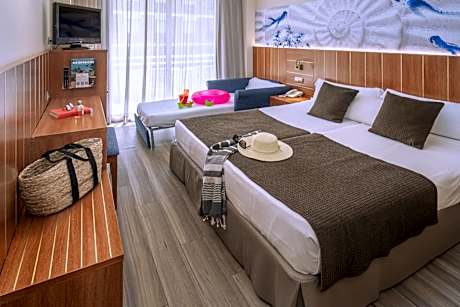 Quadruple Room with Balcony
