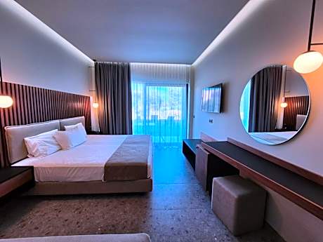 Deluxe Room with Side Sea View