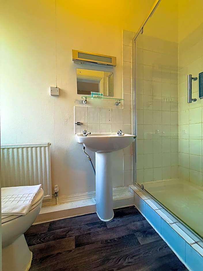 Broadfield Park Hotel by Belvilla