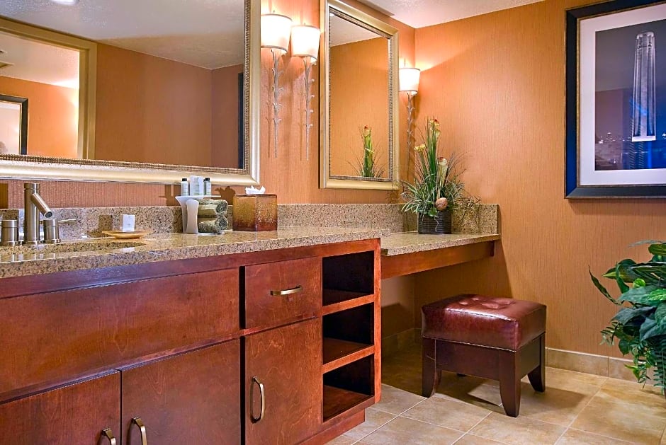 Embassy Suites By Hilton Hotel Kansas City-International Airport