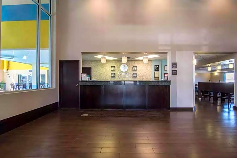 Comfort Inn And Suites South