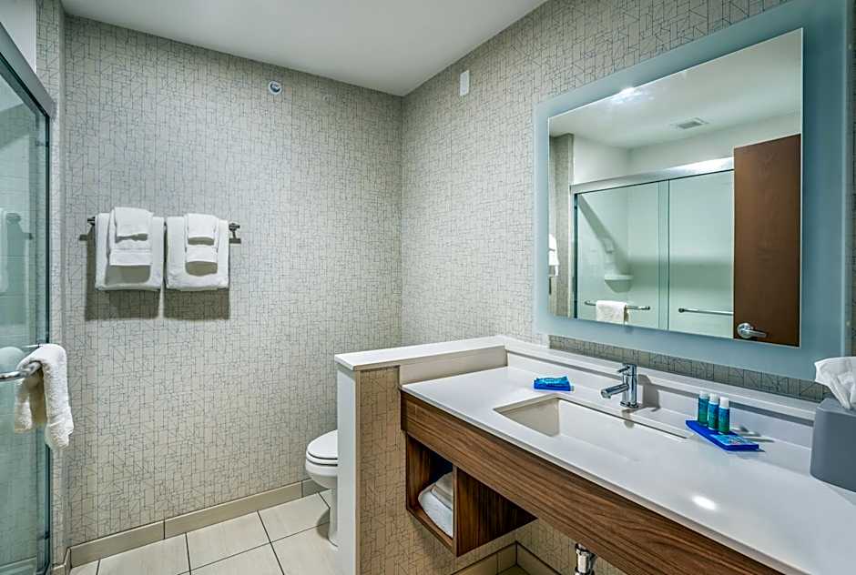 Holiday Inn Express & Suites Platteville By IHG