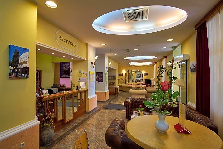 Hotel Vila Ružica- glavna zgrada i depandanse