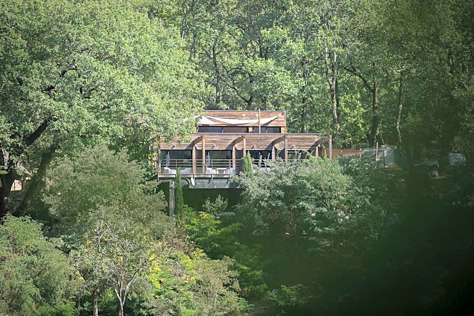 Prehistoric Lodge - Adult Only