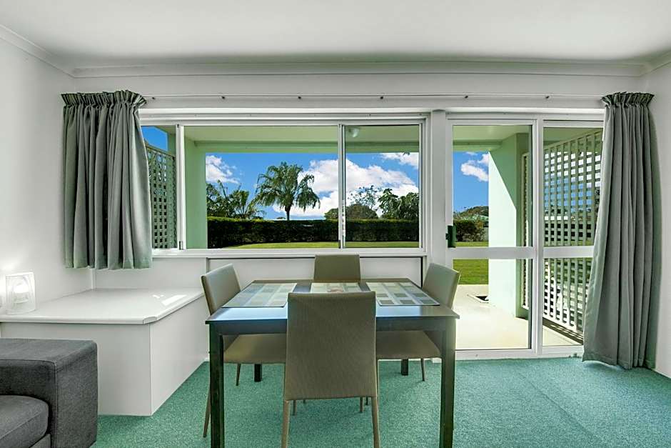 Reef Adventureland Motel