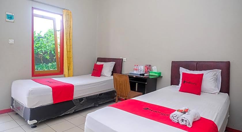 RedDoorz near Kampus UMP Purwokerto