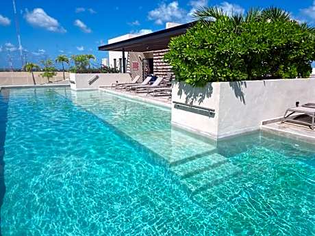 'Syrena Luxury Caribbean' Heart of Playa del Carmen - Fast Wi-fi - Sea Views