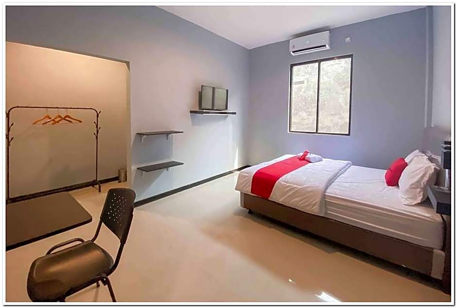 Syariah Near T2 Juanda Airport 2 by Reddoorz – Surabaja, IL