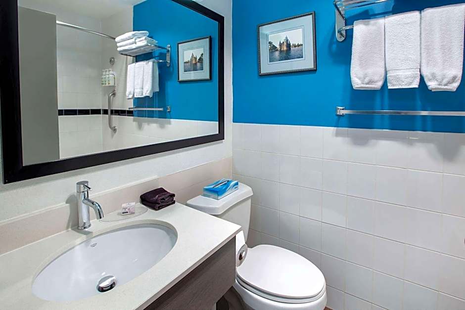 Days Inn & Suites by Wyndham Moncton