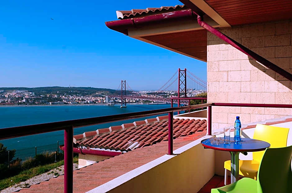 HI Almada - Pousada de Juventude