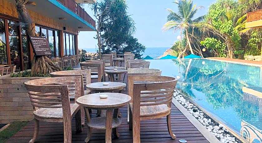 Thaproban Pavilion Waves Unawatuna