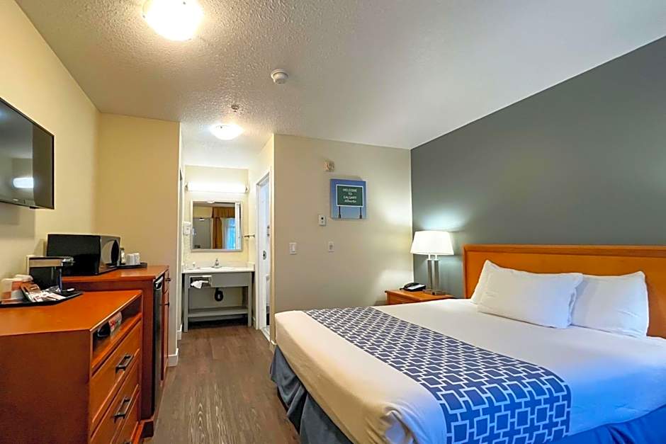 Econo Lodge Inn & Suites University