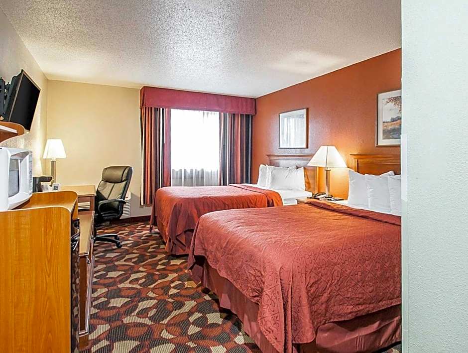 Quality Inn & Suites Kansas City I-435n Near Sports Complex
